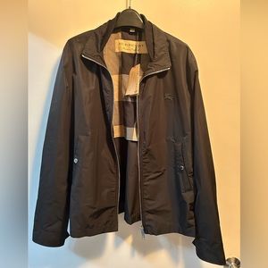 *NWT* BURBERRY BLACK WINDBREAKER WITH SIGNATURE PLAID LINING